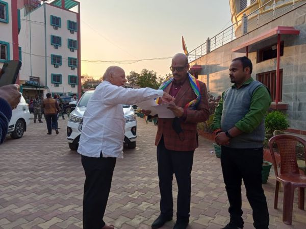 विश्व प्रसिद्ध तीर्थस्थल श्री सम्मेदशिखरजी के दर्शनार्थ राज्यसभा सांसद व भारत सरकार के पर्यटक संस्कृत के चैयरमेन पधारें। विश्व प्रसिद्ध तीर्थस्थल श्री सम्मेदशिखरजी के दर्शनार्थ राज्यसभा सांसद व भारत सरकार के पर्यटक संस्कृत के चैयरमेन पधारें।