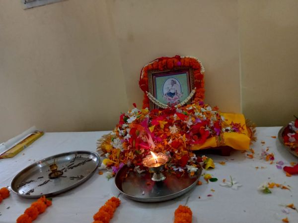 ट्रस्ट परिवार ने शोक सभा का आयोजन कर वरिष्ठ प्रबंधक श्री प्रद्युमन कुमार जी जैन को श्रद्धांजलि अर्पित की ट्रस्ट परिवार ने शोक सभा का आयोजन कर वरिष्ठ प्रबंधक श्री प्रद्युमन कुमार जी जैन को श्रद्धांजलि अर्पित की