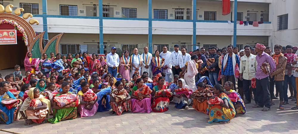 दुसरे चरण में 250 से अधिक को शाश्वत ट्रस्ट ने कम्बल वितरण किया। दुसरे चरण में 250 से अधिक को शाश्वत ट्रस्ट ने कम्बल वितरण किया।