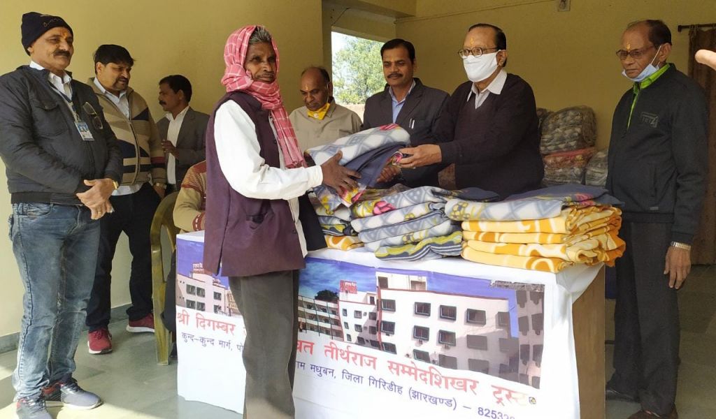 शाश्वत ट्रस्ट ने किया मधुबन के सभी संस्था में कार्यरत कर्मचारियों व मजदूरों को कंबल वितरण