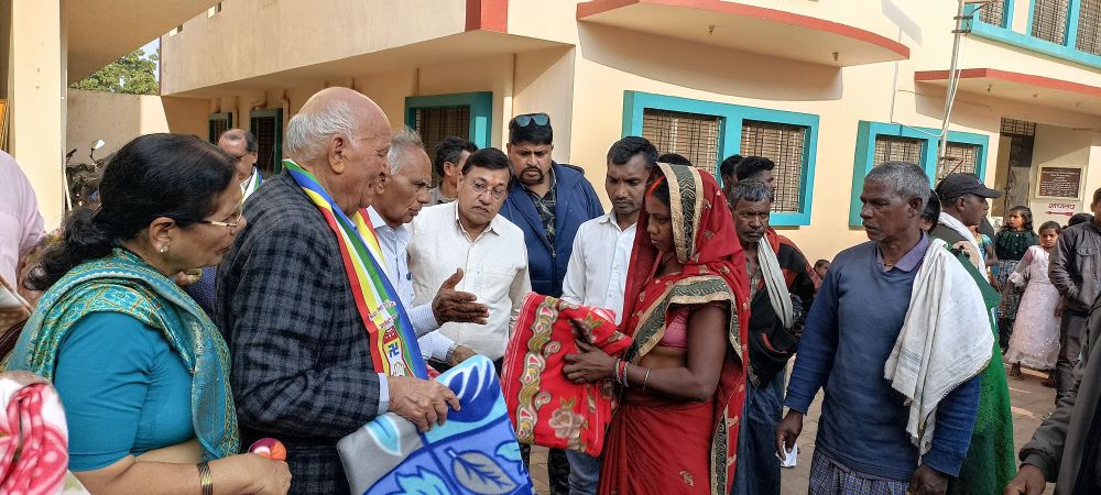 शाश्वत ट्रस्ट ने मधुबन पंचायत के सूदूढ़वर्ती क्षेत्र के जरूरतमंदो के बीच कम्बल वितरण की योजना का किया प्रारम्भ शाश्वत ट्रस्ट ने मधुबन पंचायत के सूदूढ़वर्ती क्षेत्र के जरूरतमंदो के बीच कम्बल वितरण की योजना का किया प्रारम्भ
