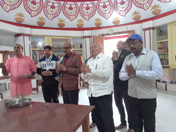 विश्व प्रसिद्ध तीर्थस्थल श्री सम्मेदशिखरजी के दर्शनार्थ राज्यसभा सांसद व भारत सरकार के पर्यटक संस्कृत के चैयरमेन पधारें। विश्व प्रसिद्ध तीर्थस्थल श्री सम्मेदशिखरजी के दर्शनार्थ राज्यसभा सांसद व भारत सरकार के पर्यटक संस्कृत के चैयरमेन पधारें।