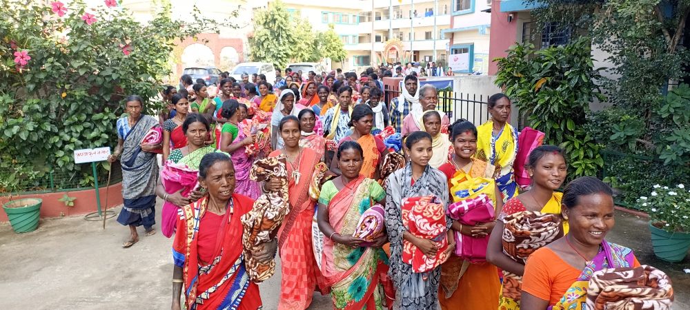 दुसरे चरण में 250 से अधिक को शाश्वत ट्रस्ट ने कम्बल वितरण किया। दुसरे चरण में 250 से अधिक को शाश्वत ट्रस्ट ने कम्बल वितरण किया।