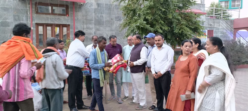 शाश्वत ट्रस्ट ने मधुबन पंचायत के सूदूढ़वर्ती क्षेत्र के जरूरतमंदो के बीच कम्बल वितरण की योजना का किया प्रारम्भ। शाश्वत ट्रस्ट ने मधुबन पंचायत के सूदूढ़वर्ती क्षेत्र के जरूरतमंदो के बीच कम्बल वितरण की योजना का किया प्रारम्भ।