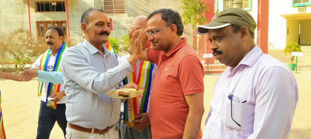 विश्व प्रसिद्ध तीर्थ स्थल श्री सम्मेदशिखरजी के दर्शनार्थ पधारें भारतीय रिजर्व बैंक के डिप्टी गवर्नर। विश्व प्रसिद्ध तीर्थ स्थल श्री सम्मेदशिखरजी के दर्शनार्थ पधारें भारतीय रिजर्व बैंक के डिप्टी गवर्नर।