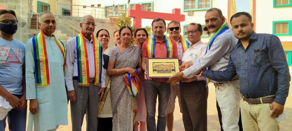 विश्व प्रसिद्ध तीर्थ स्थल श्री सम्मेदशिखरजी के दर्शनार्थ पधारें भारतीय रिजर्व बैंक के डिप्टी गवर्नर। विश्व प्रसिद्ध तीर्थ स्थल श्री सम्मेदशिखरजी के दर्शनार्थ पधारें भारतीय रिजर्व बैंक के डिप्टी गवर्नर।